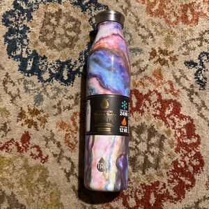 Stainless steel water bottle